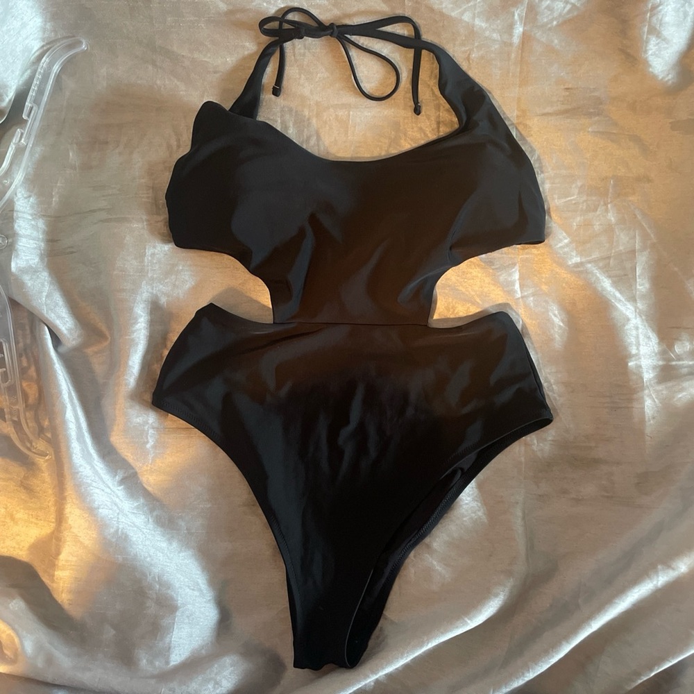 Aerie Women's Black Cut Out Side Front Halter Neck One Piece Swimsuit Size Large